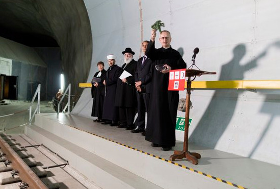 L’inauguration du tunnel du Gothard revisitée par Slobodan Despot