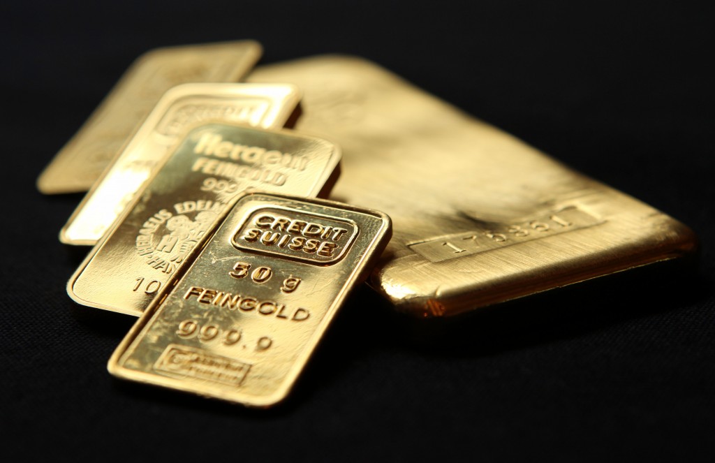 Gold ETFs or Physical Gold? Dangers In Exchange Traded Funds