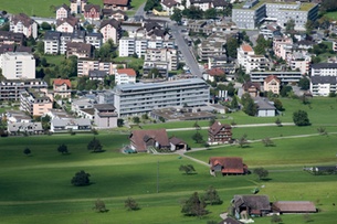 Switzerland stays attractive for companies and top earners