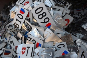 Number plate sale sets new record at auction