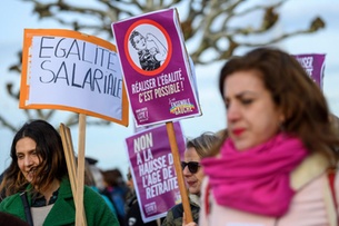 Unions seek to blacklist Swiss firms that underpay women