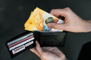 One in two Swiss is happy with personal finances