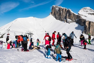 Visitors flock to Swiss ski resorts over Christmas and New Year
