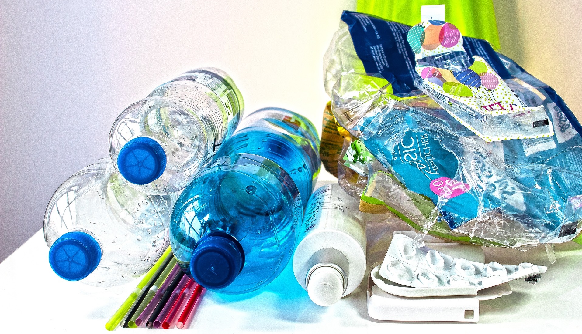 Der letzte Strohhalm – Wie die Anti-Plastik-Politik alles nur verschlimmert