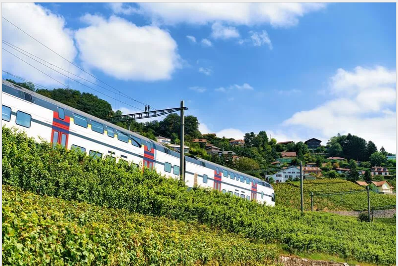 Swiss Rail shares bumper profits with passengers