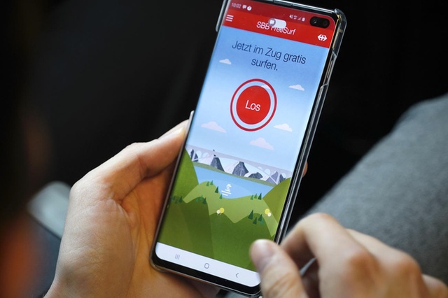 Swiss Trains Test Free Mobile Internet Access