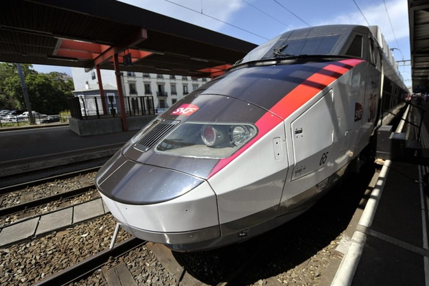 TGV trains run again between Geneva and France