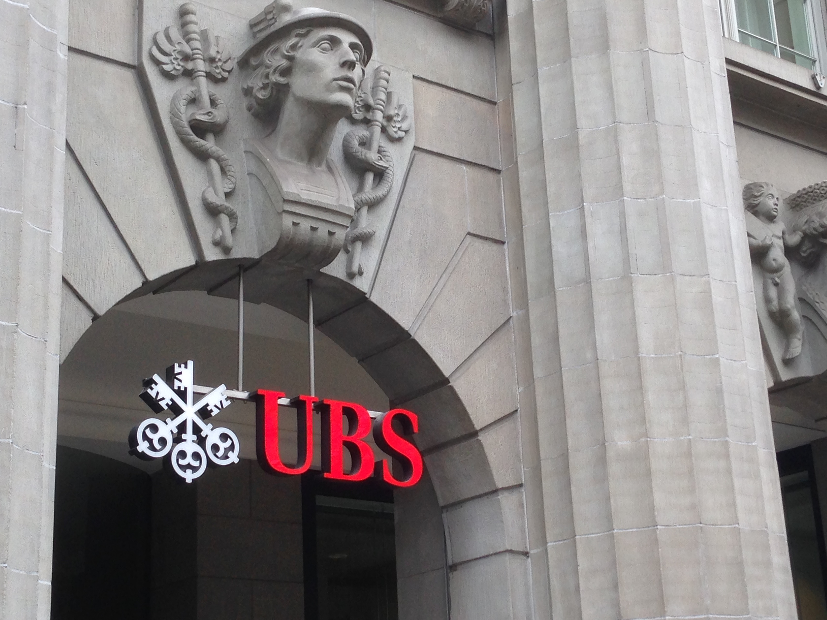 UBS mit Gewinnrückgang im dritten Quartal