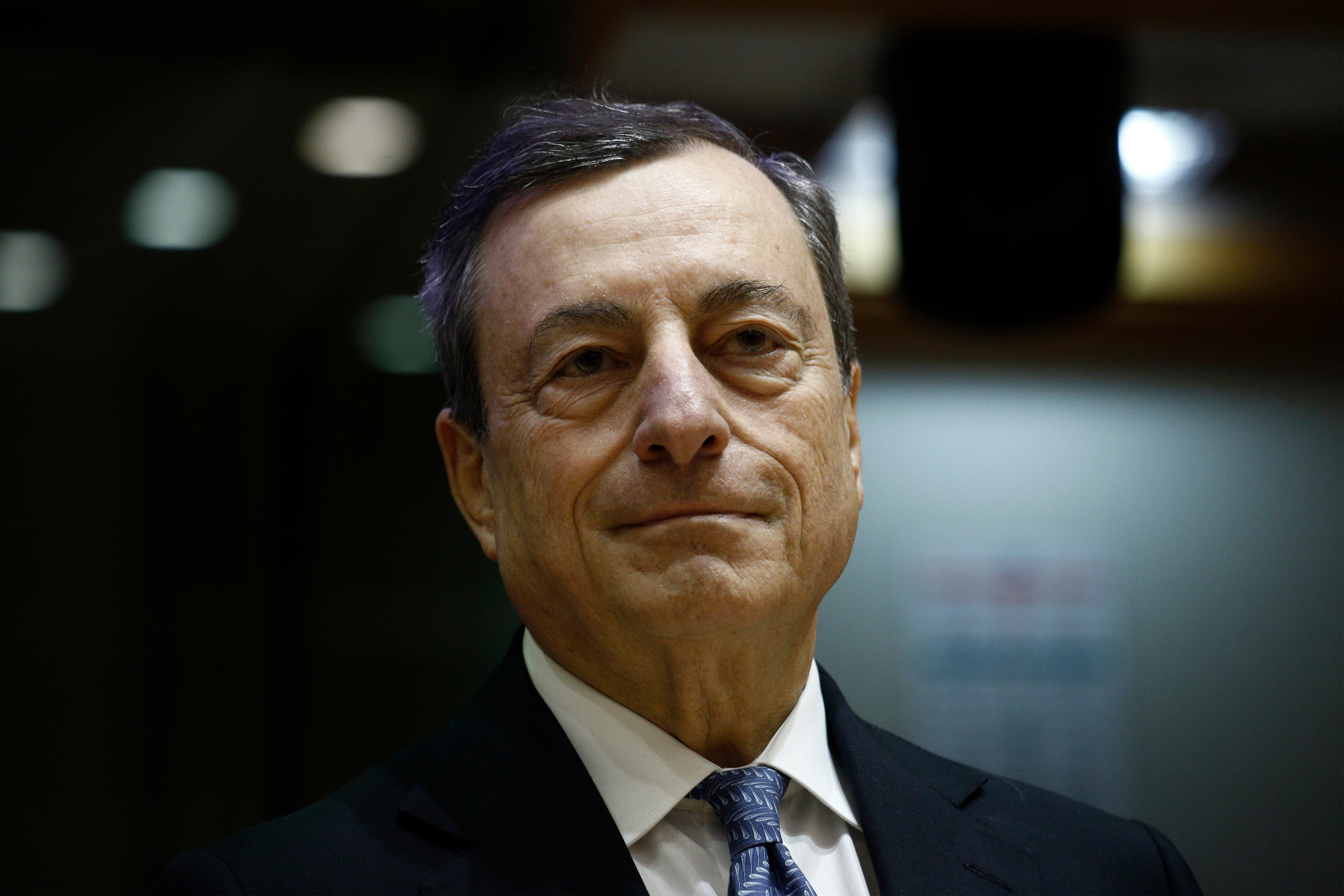 Mario Draghi verabschiedet sich mit Niedrigzinsausblick