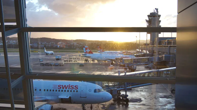 Switzerland moves closer to taxing flights