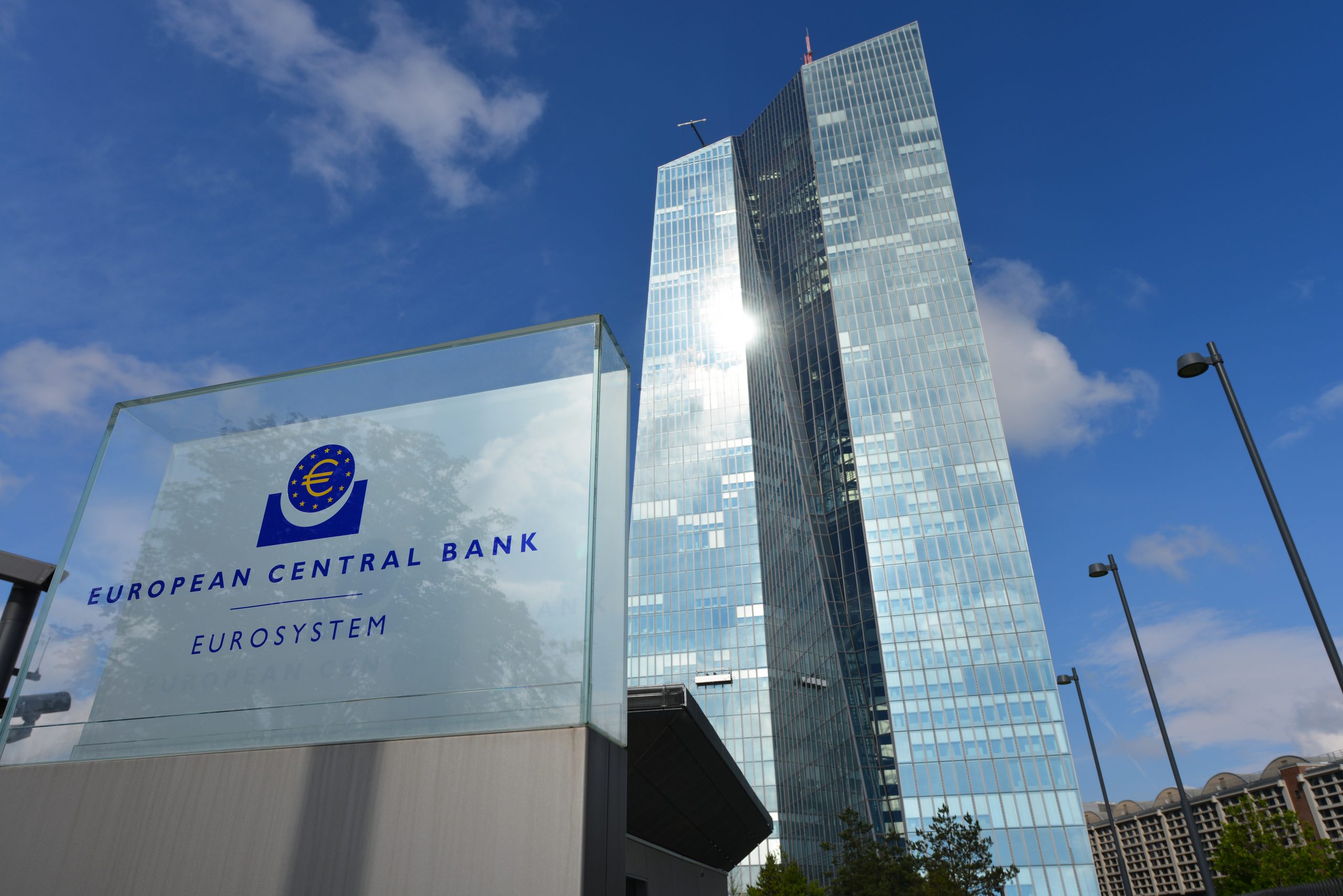 EZB belässt Leitzins und beschliesst Massnahmenpaket