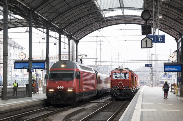 Coronavirus hits Swiss train passenger numbers