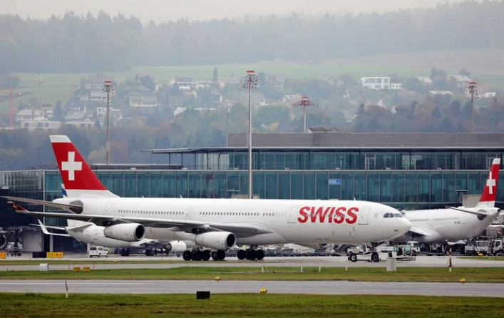 Is the lack of inflight social distancing on SWISS airlines a risk?