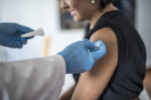 Covid: Switzerland to spend 100 million francs more on vaccines