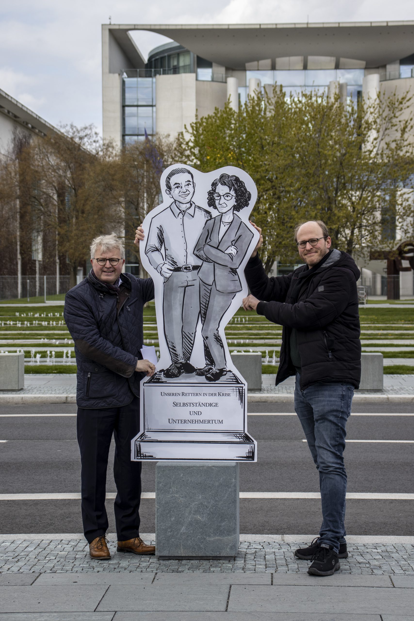 Denkmal für Biontech-Gründer vor Kanzleramt: Unternehmerinnen haben uns in der Krise gerettet, nicht die Politik