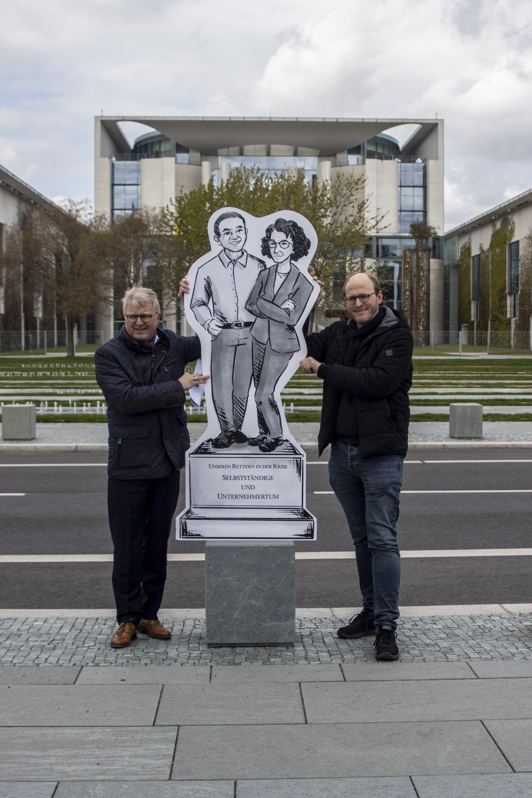 Denkmal für Biontech-Gründer vor Kanzleramt: Unternehmerinnen haben uns in der Krise gerettet, nicht die Politik