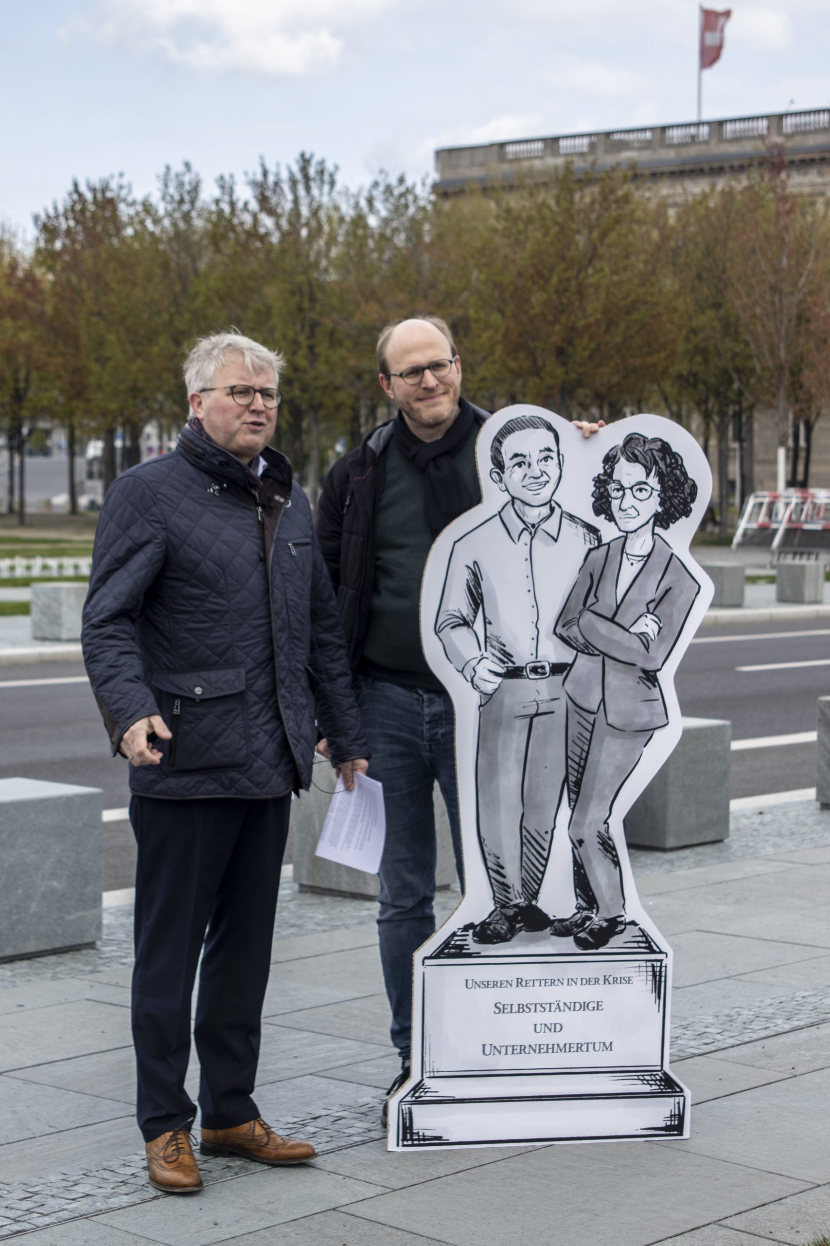 Denkmal für Biontech-Gründer vor Kanzleramt: Unternehmerinnen haben uns in der Krise gerettet, nicht die Politik