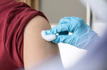 Covid: new cases trend down with vaccine progress