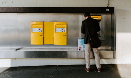 Postfinance zieht bei Geldautomaten den Stecker