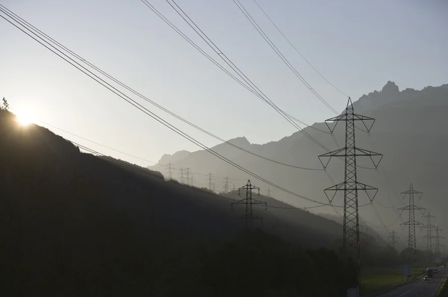 Swiss companies told to brace for electricity shortages