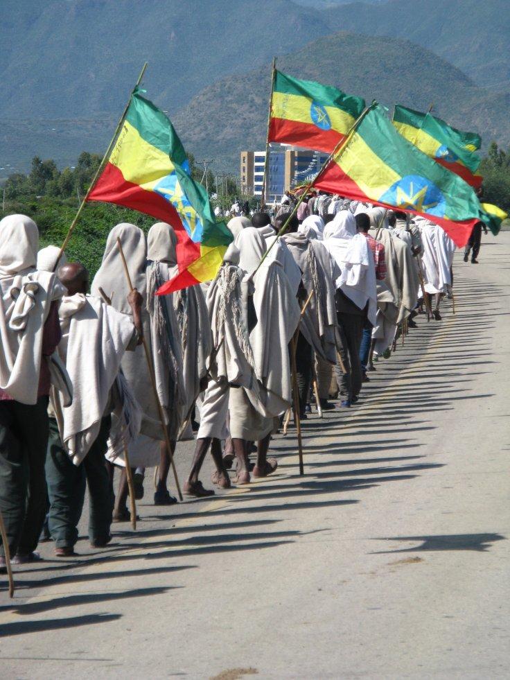 Le chef de l’OMS a-t-il été un des acteurs-clés qui se seraient livrés à « des meurtres » et auraient  autorisé « la détention arbitraire et la torture d’Éthiopiens »? La plainte qui le discrédite.