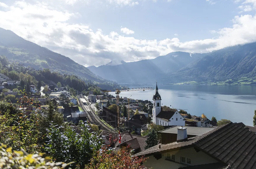 Swiss cantons mull lower taxes for wealthy executives