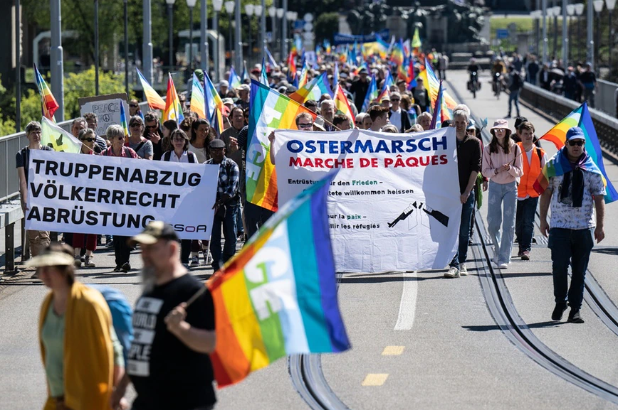 Easter march through Bern addresses war in Ukraine