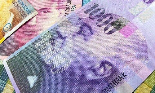 Erste Schweizer Bank schafft Negativzinsen vollständig ab