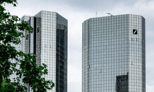 Deutsche Bank will dem Bargeld an den Kragen
