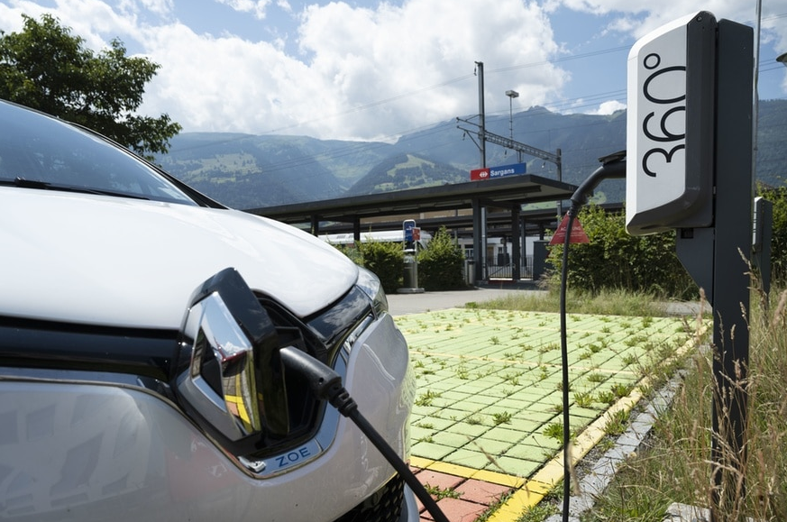 Swiss car importer pledges to end petrol vehicle sales