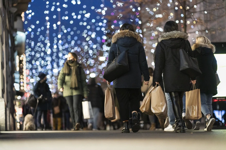 Swiss defy inflation to splash out on Christmas gifts