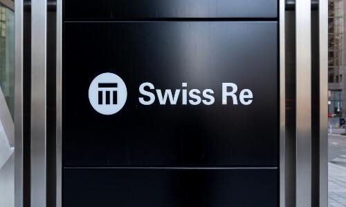 Swiss Re schliesst Jahr doch mit Gewinn ab