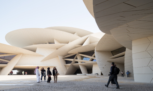 Art Basel geht nach Katar – Fortschritt oder Feigenblatt?