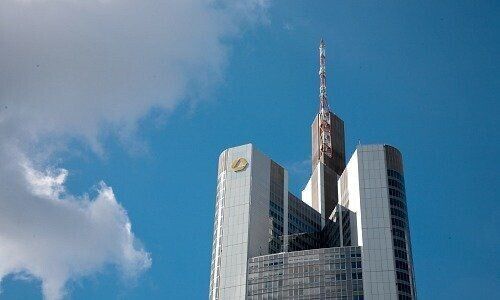 Commerzbank macht Unicredit das Leben schwer